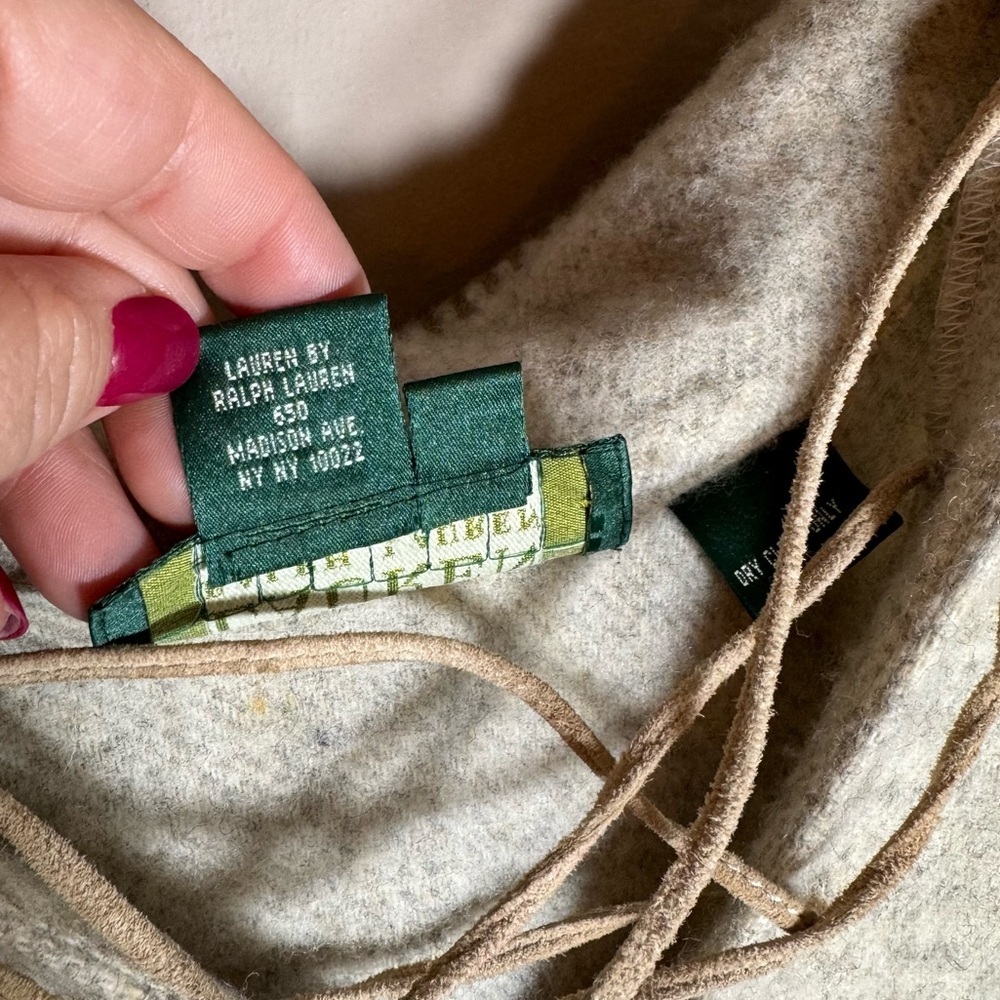 Lauren Ralph Lauren Stunning 100% Wool Pancho Shaw Size Medium - Picture 4 of 5